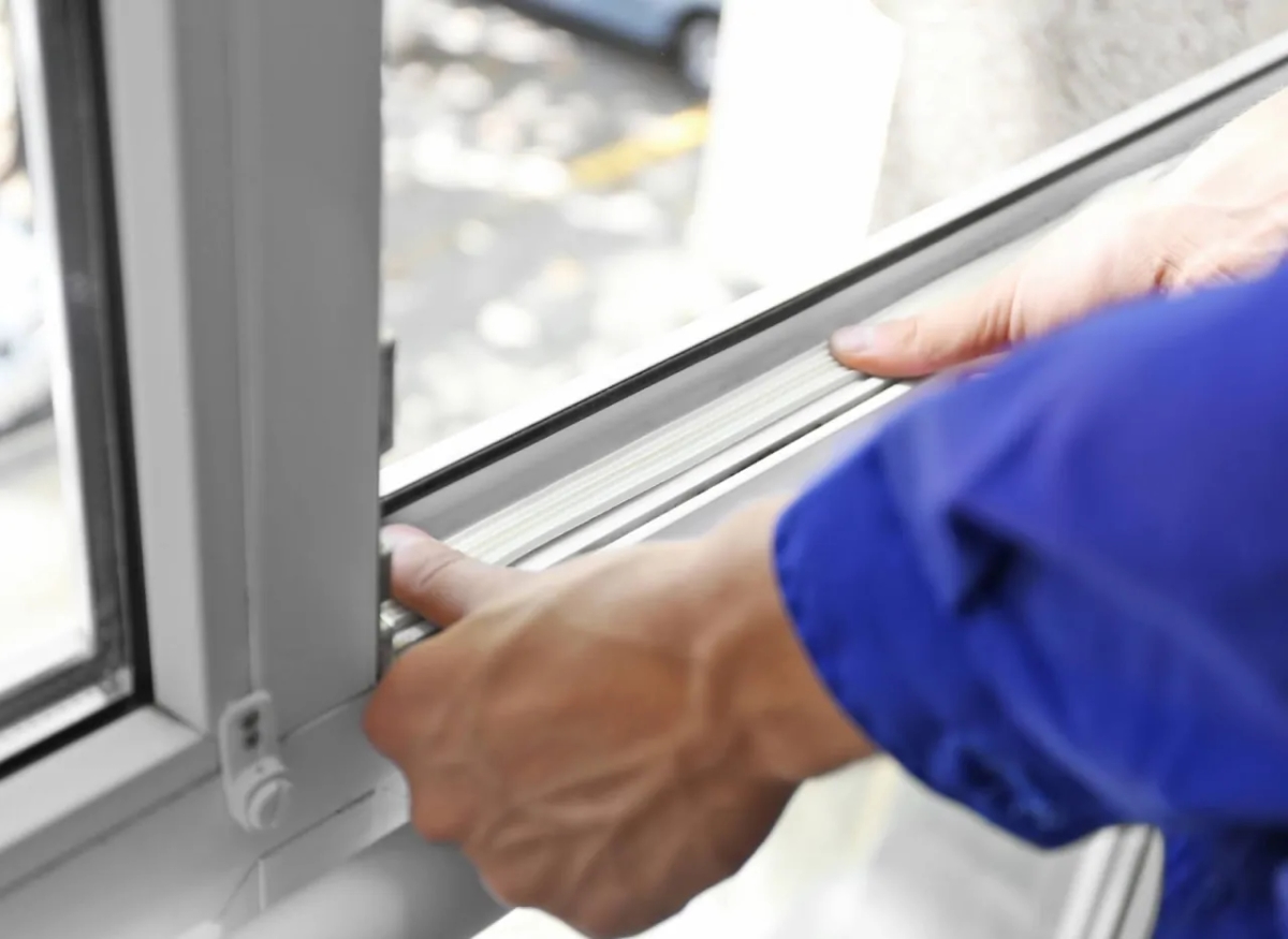 Jak uszczelnić okna od wewnątrz - skuteczne metody i prawidłowy montaż