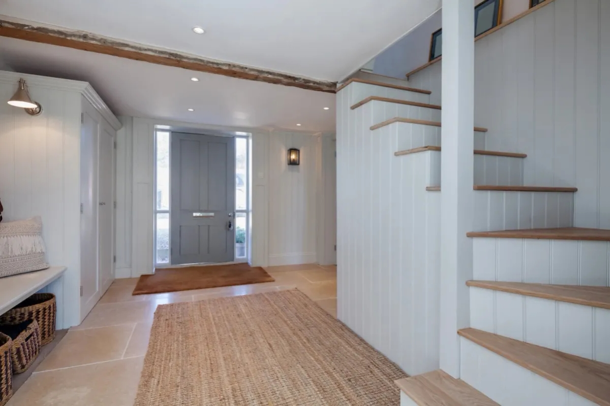 Jak pomalować boazerię w przedpokoju: praktyczne porady krok po kroku