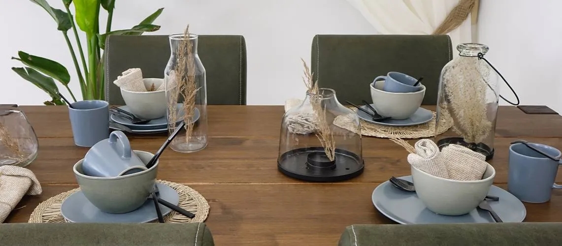 Co postawić na stół w salonie, aby zaskoczyć gości i ożywić wnętrze