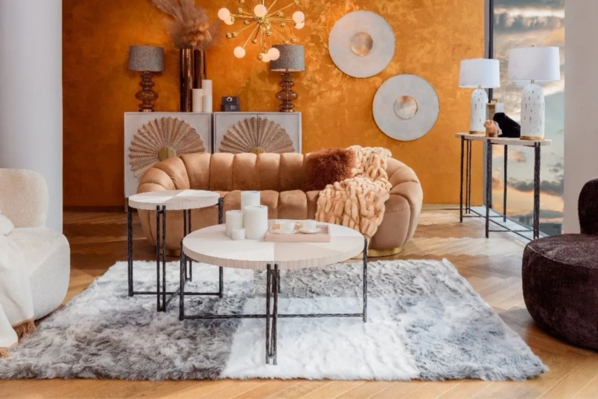 Jak ocieplić salon dodatkami, aby stworzyć przytulną atmosferę?